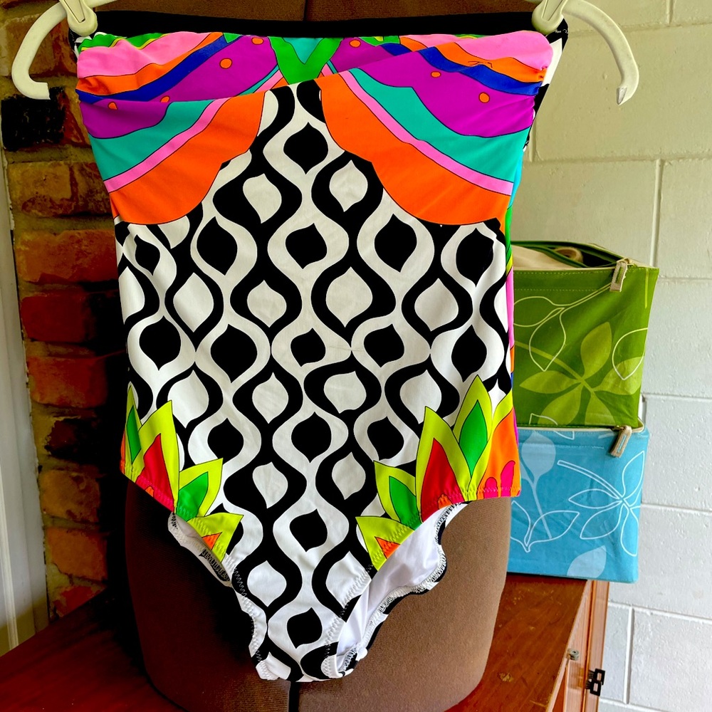 Trina Turk size 6 sexy swim suit